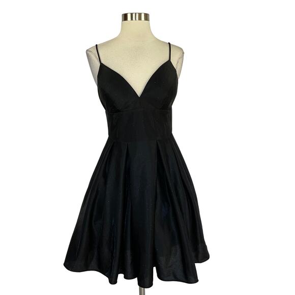 Aqua Dresses & Skirts - AQUA Women's Cocktail Dress Size 6 Black Metallic Sleeveless Mini Fit and Flare
